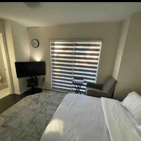 Ensuite Guest Room With Separate Entrance Mississauga Ngoại thất bức ảnh