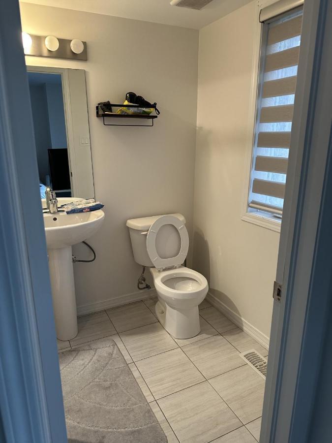 Ensuite Guest Room With Separate Entrance Mississauga Ngoại thất bức ảnh